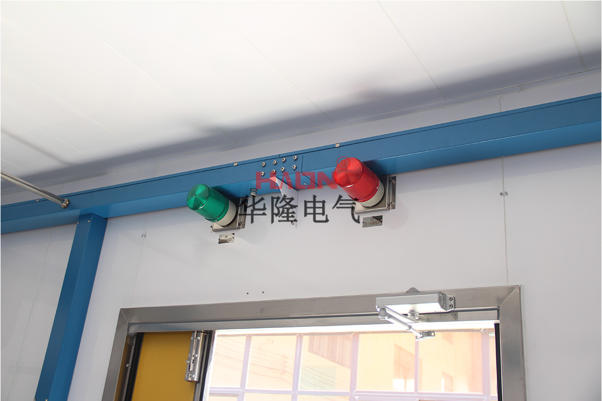 防爆分析小屋内部声光报警器与线路桥架